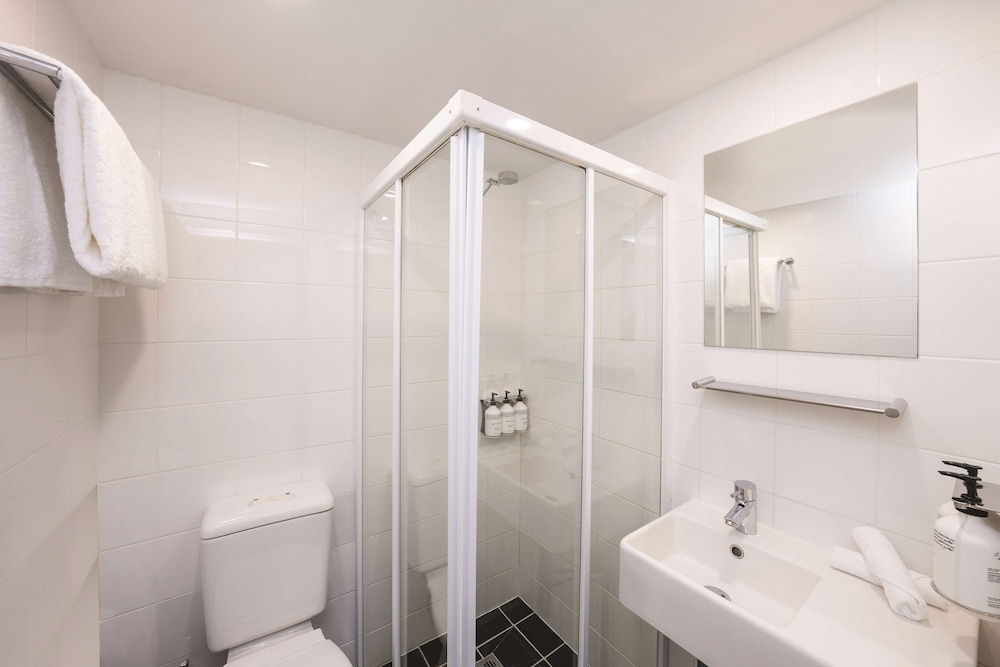 TRAVELODGE HOBART 35/70