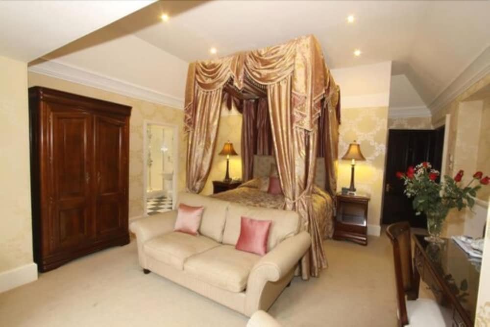 The Mansion House Hotel 26/50