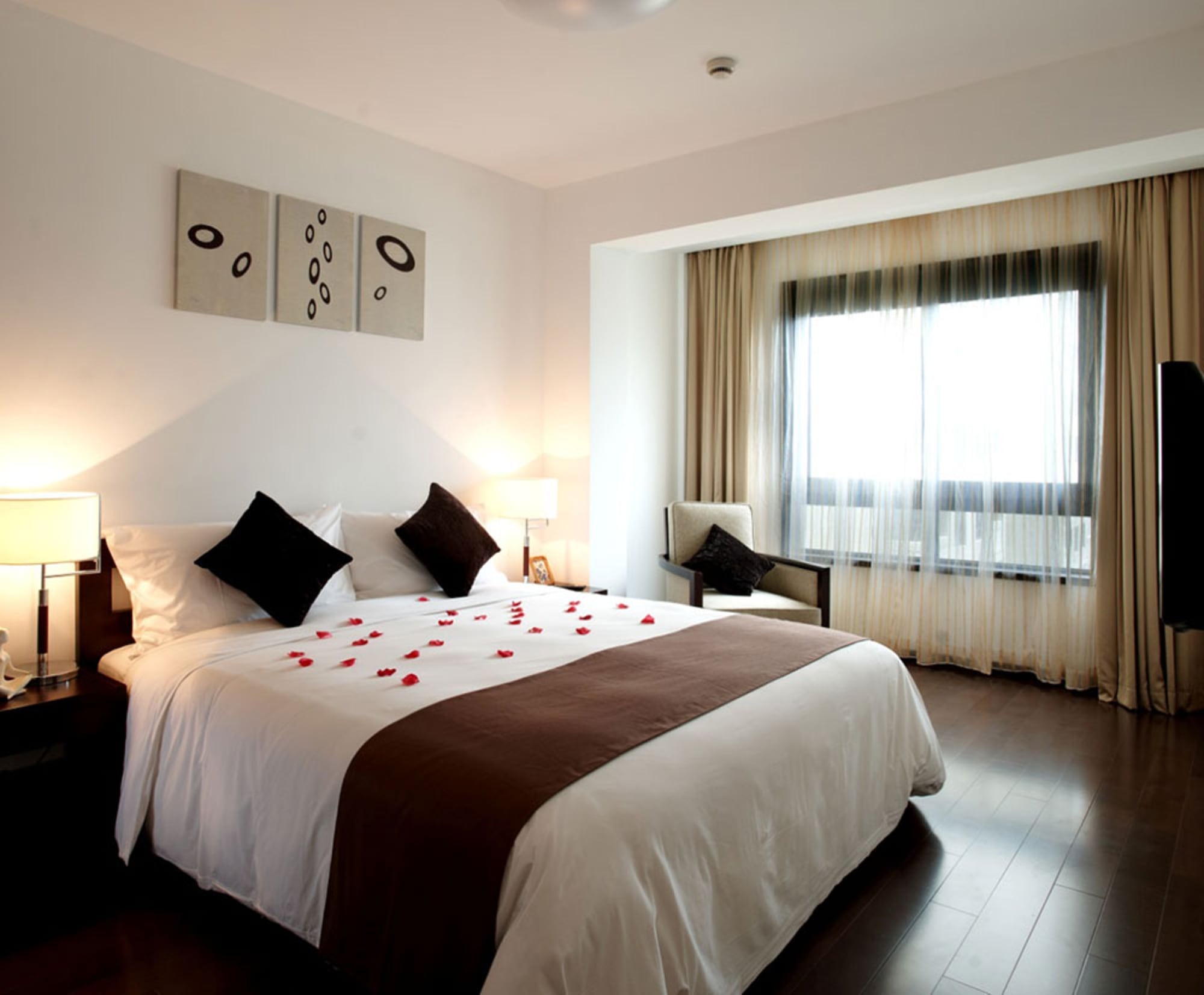 3 BEDROOMS, DELUXE, APARTMENT