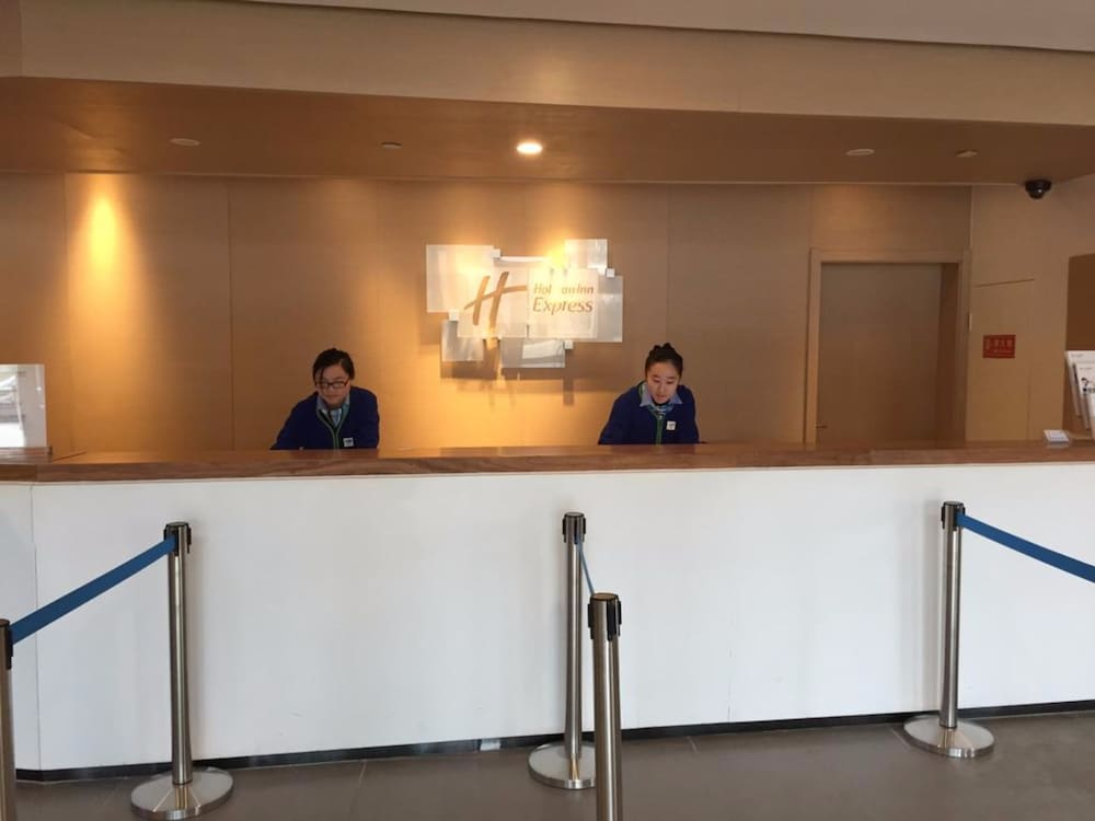 HOLIDAY INN EXPRESS JINAN HIGH-TECH ZONE 12/56