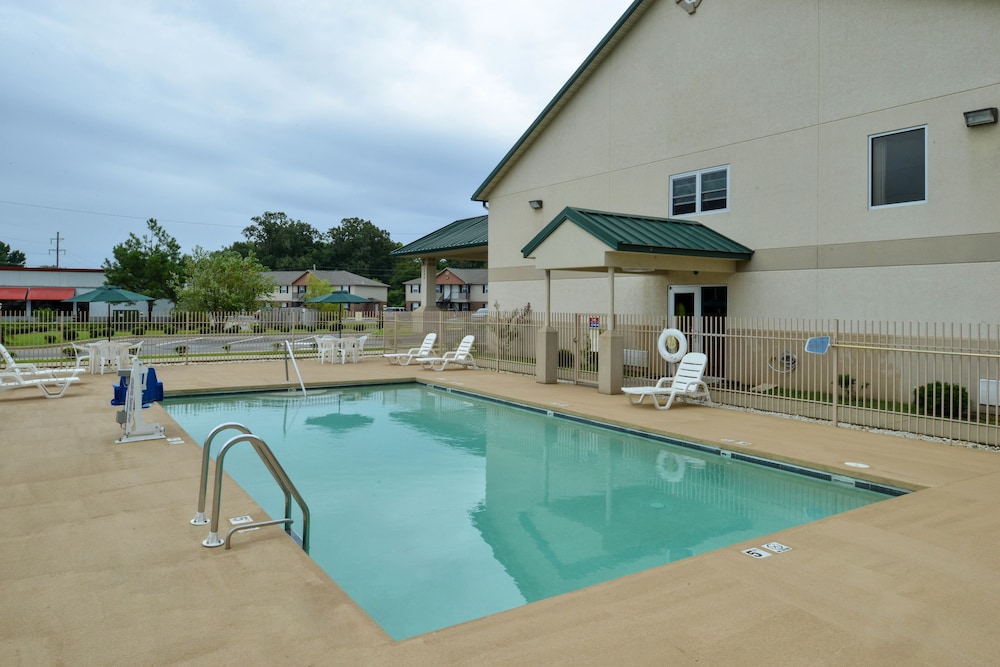 Star City Inn Suites 30/45
