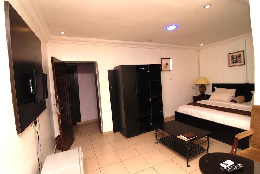 Silverland Hotel And Suites 15/36