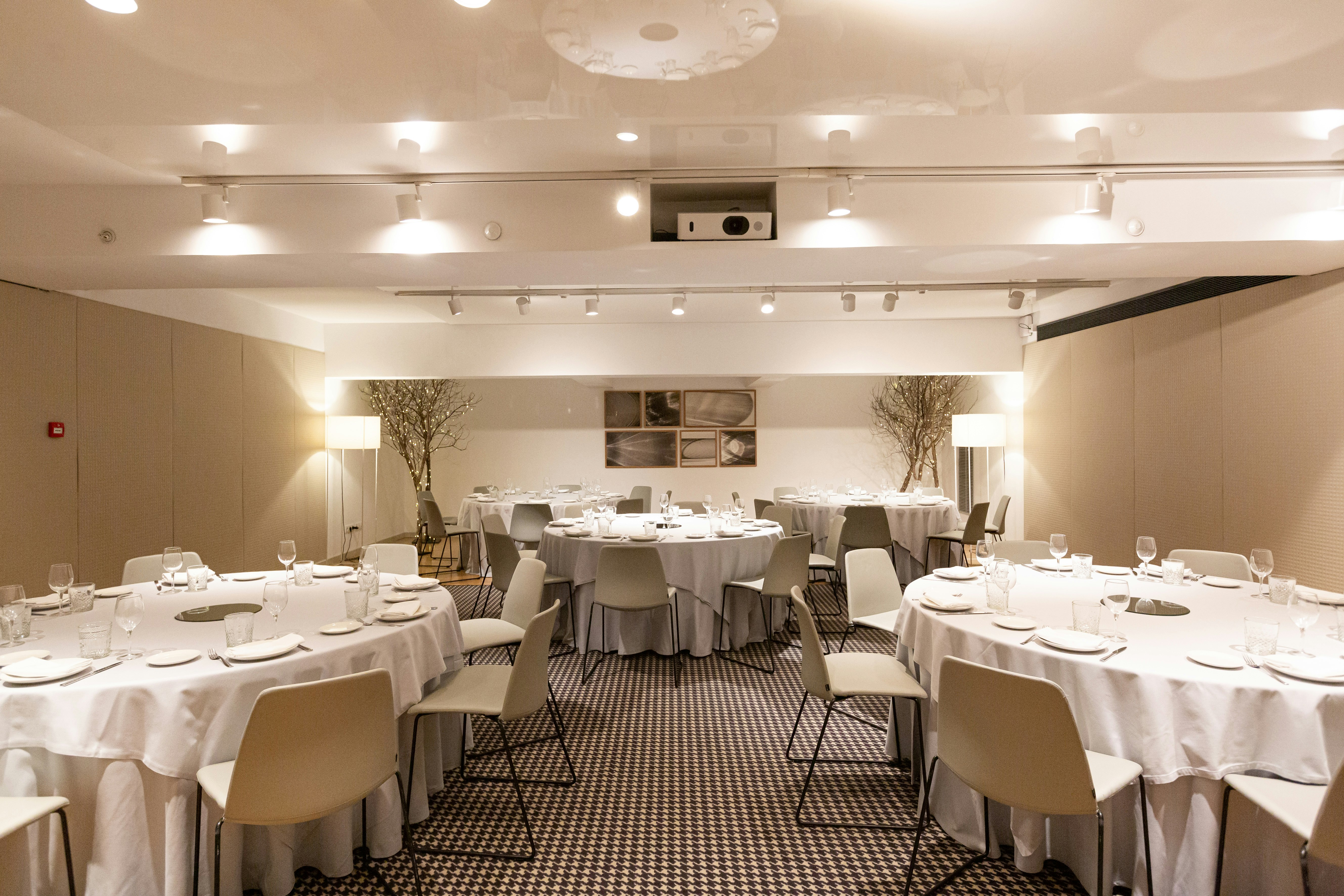 Alexandra Barcelona Hotel Curio Collection By Hilton 68/90