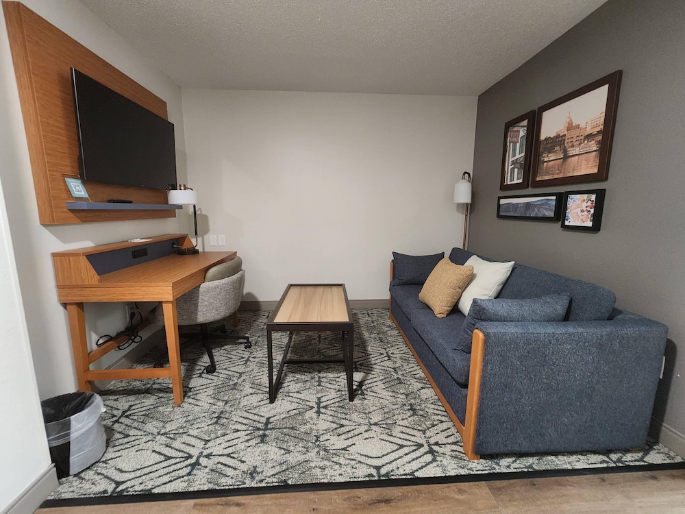 Country Inn and Suites by Radisson, Dahlgren-King George, VA 35/53