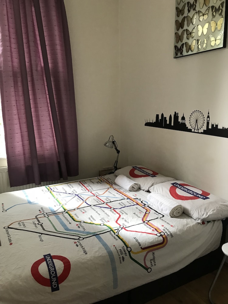 Saint James Backpackers 10/50