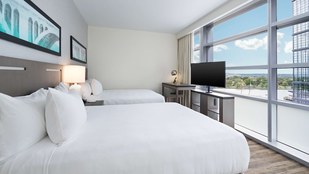 ROOM, 2 QUEEN BEDS, WITH VIEW, SOFA, ACCESSIBLE