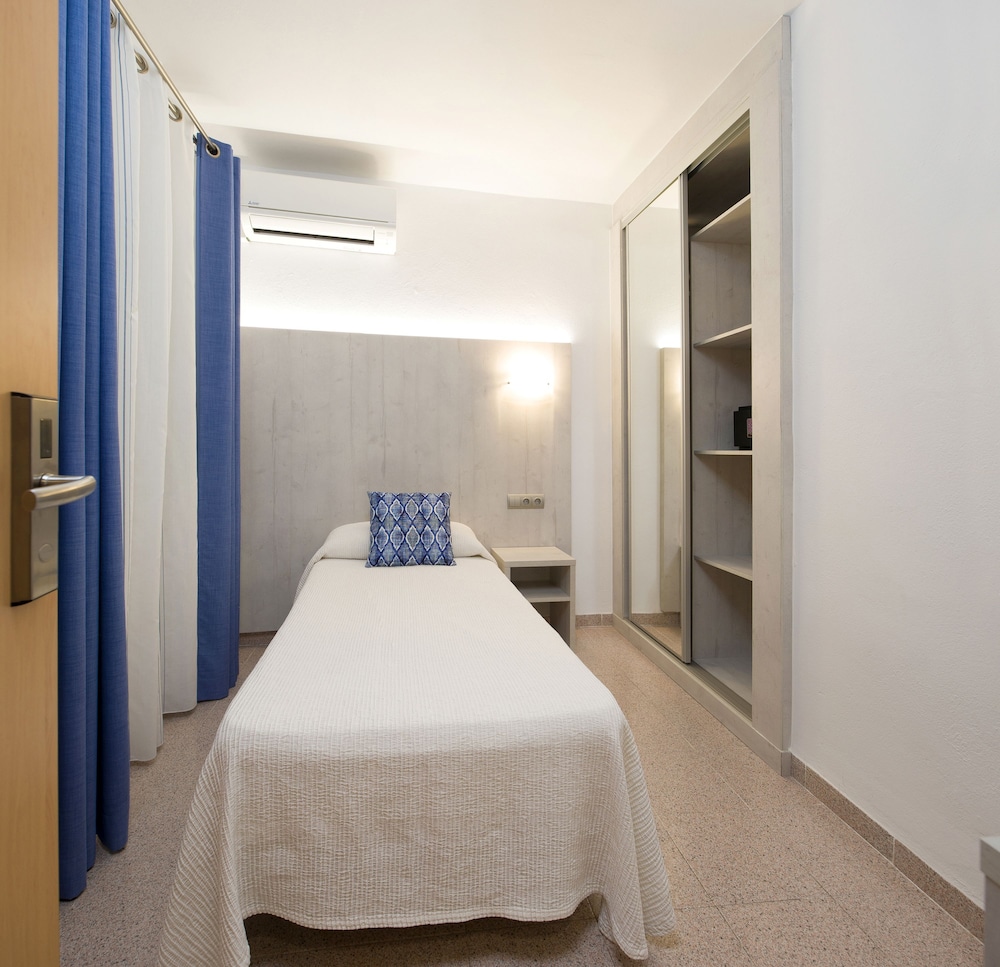 Roca Hostal 18/29