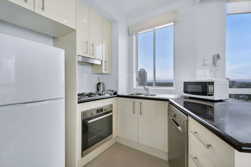 Pacific Views Resort 66/73