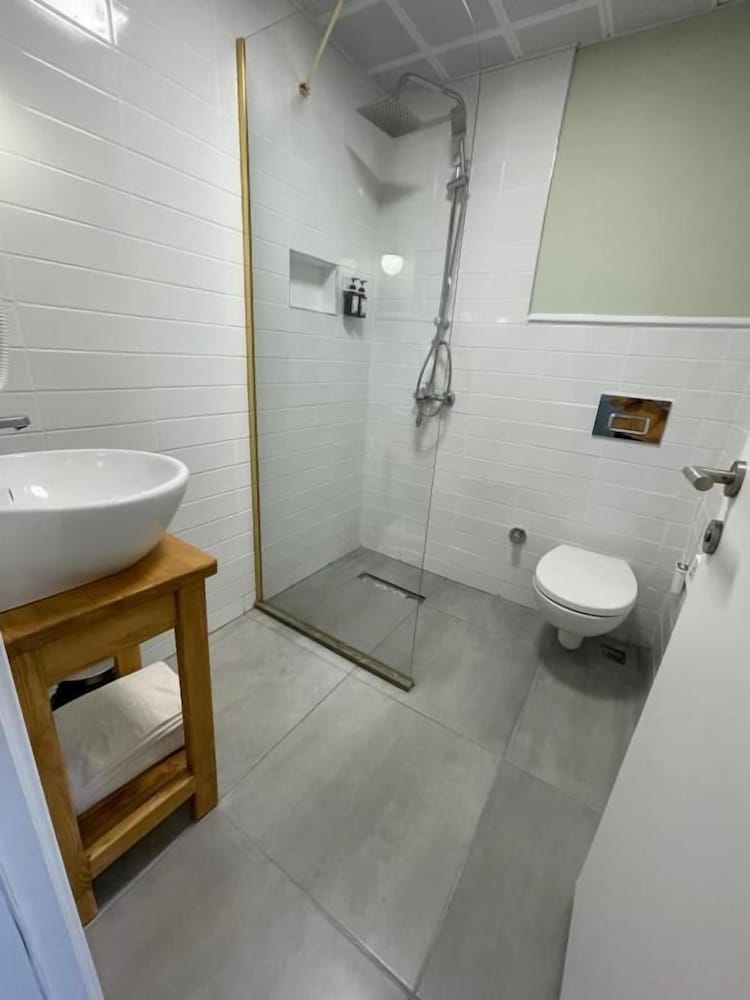 Meshk Airport Hotel 47/50