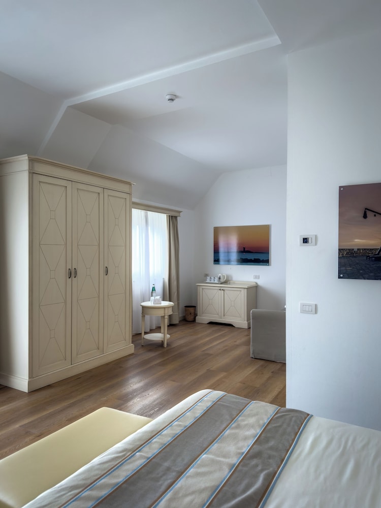 ROOM, DOUBLE BED, BALCONY