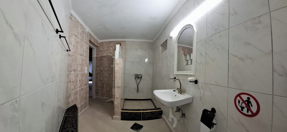 Castellino Studios 49/50