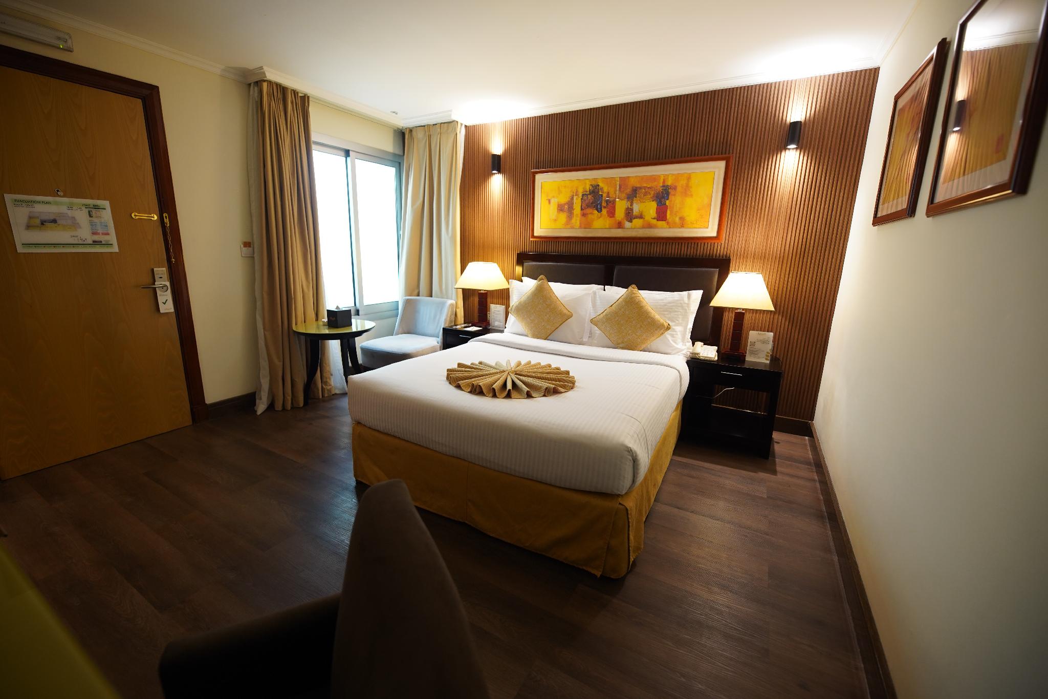 STANDARD, QUEEN BED, SMOKING
