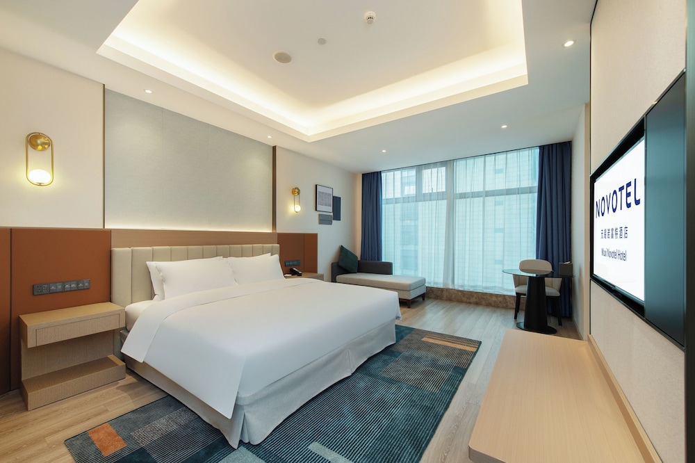 EXECUTIVE, KING BED
