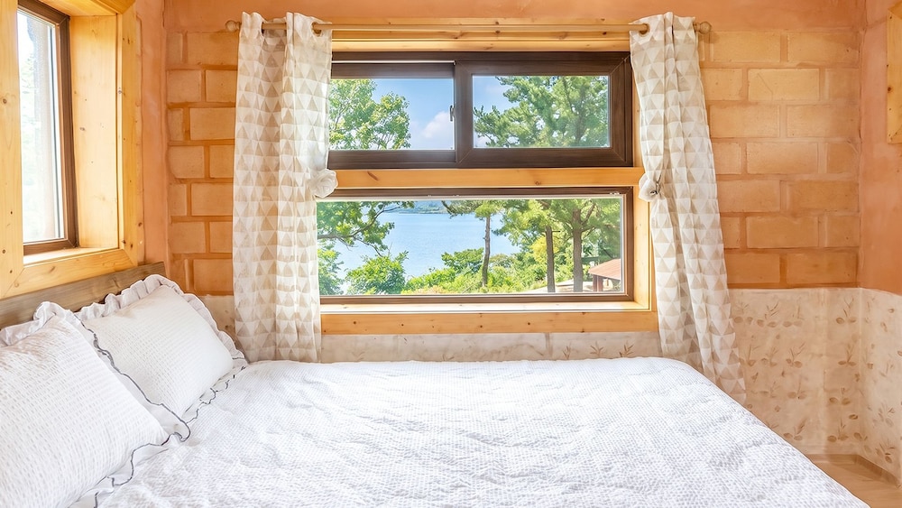 Tongyeong Blue House Pension 16/48