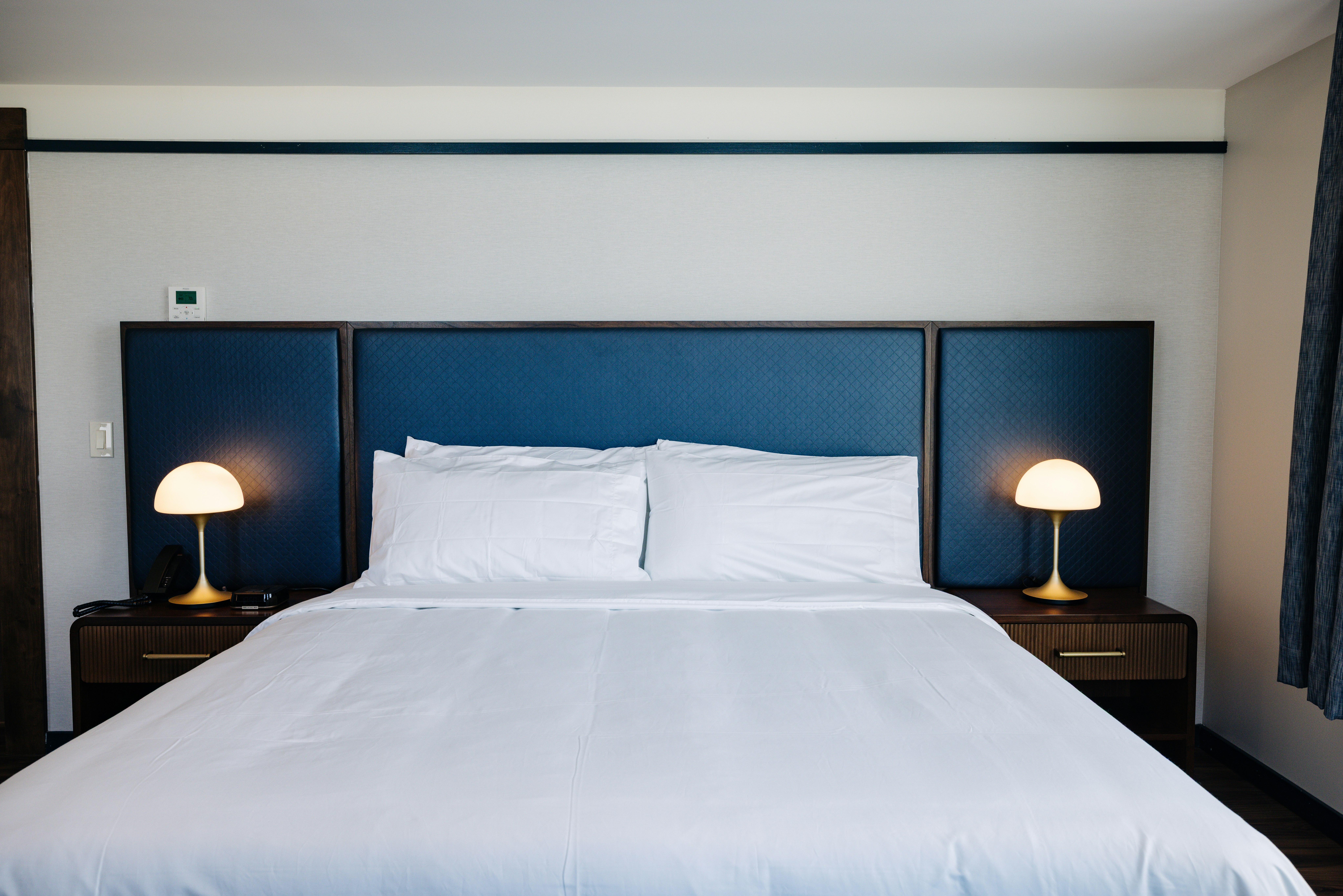 ROOM, KING BED