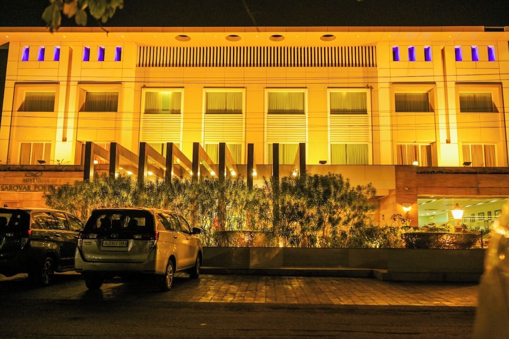 Ambar Sarovar Portico 2/48