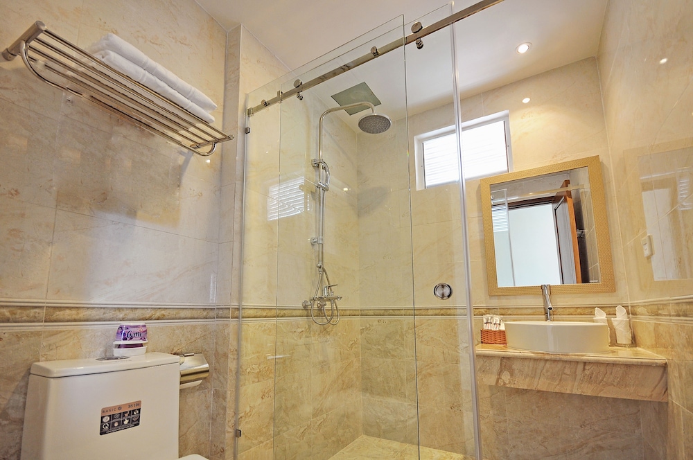 BOSS HOTEL NHA TRANG 70/72