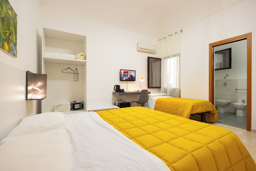 Room, Triple, 1 Double and 1 Single Bed