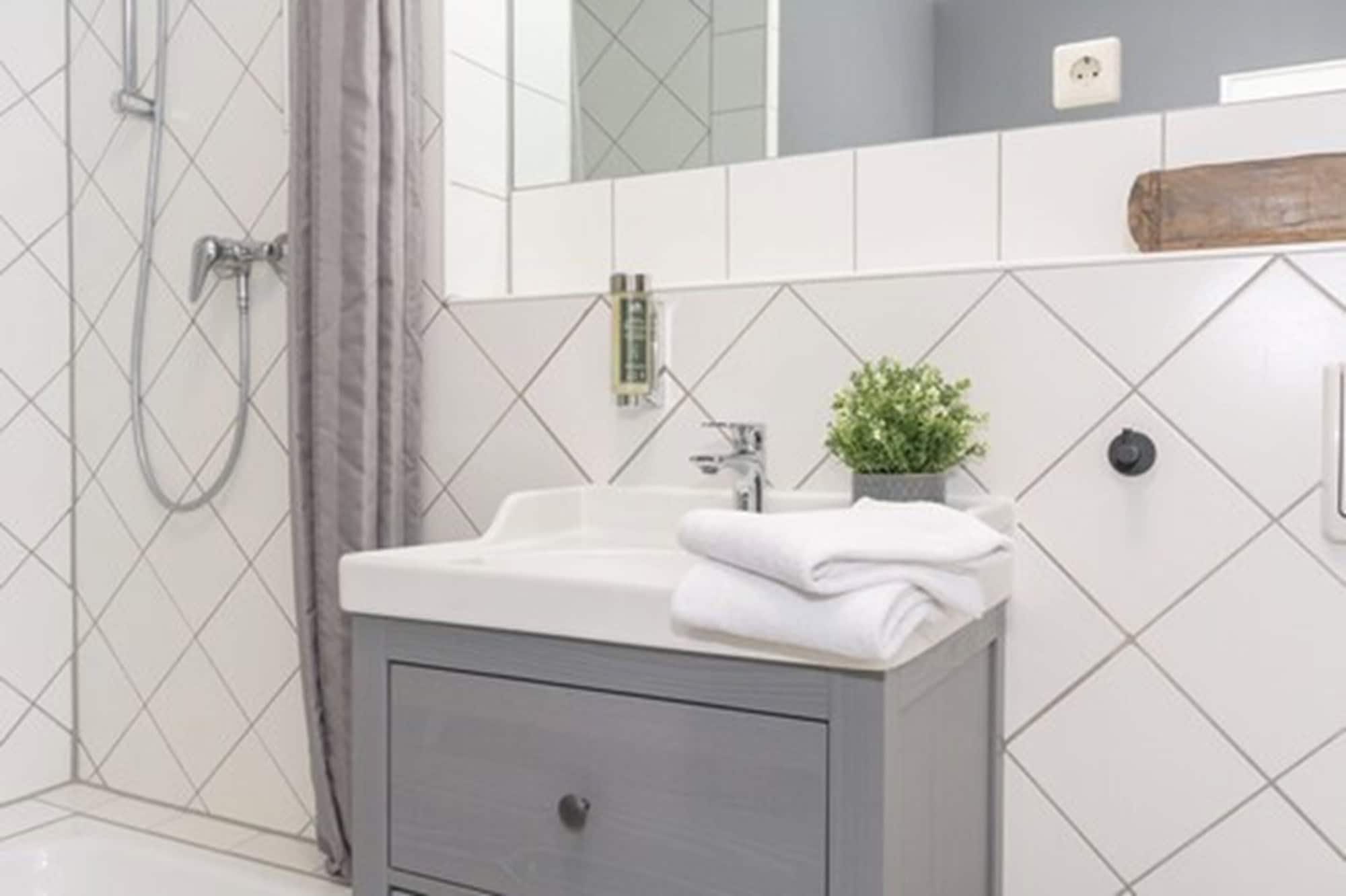 Studio, Twin Beds, Old Town Apartments Schonhauser Allee Berlin 9/9