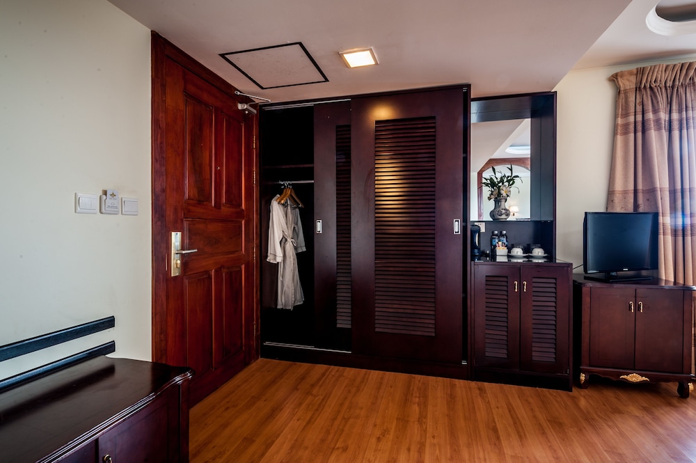 SMILING HOTEL AND SPA 32/50