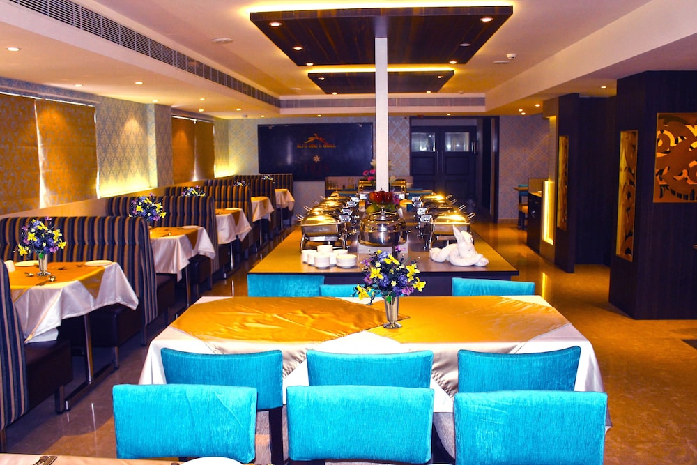 THE IRIS HOTEL 20/24