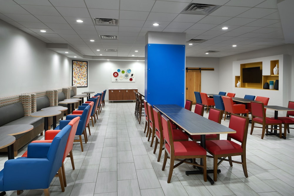 HOLIDAY INN EXPRESS RICHMOND-DOWNTOWN 53/58