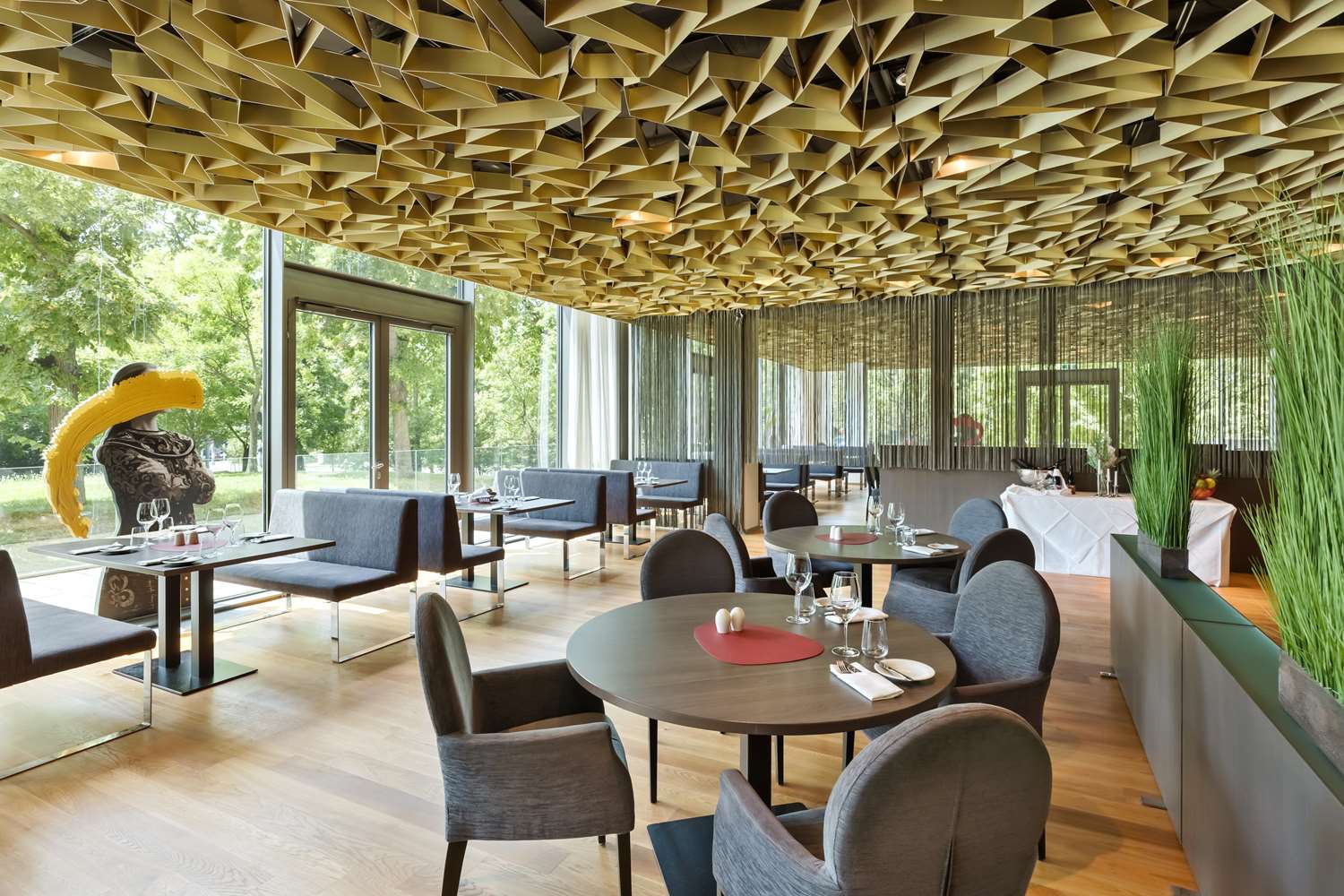 restaurant cafeteria