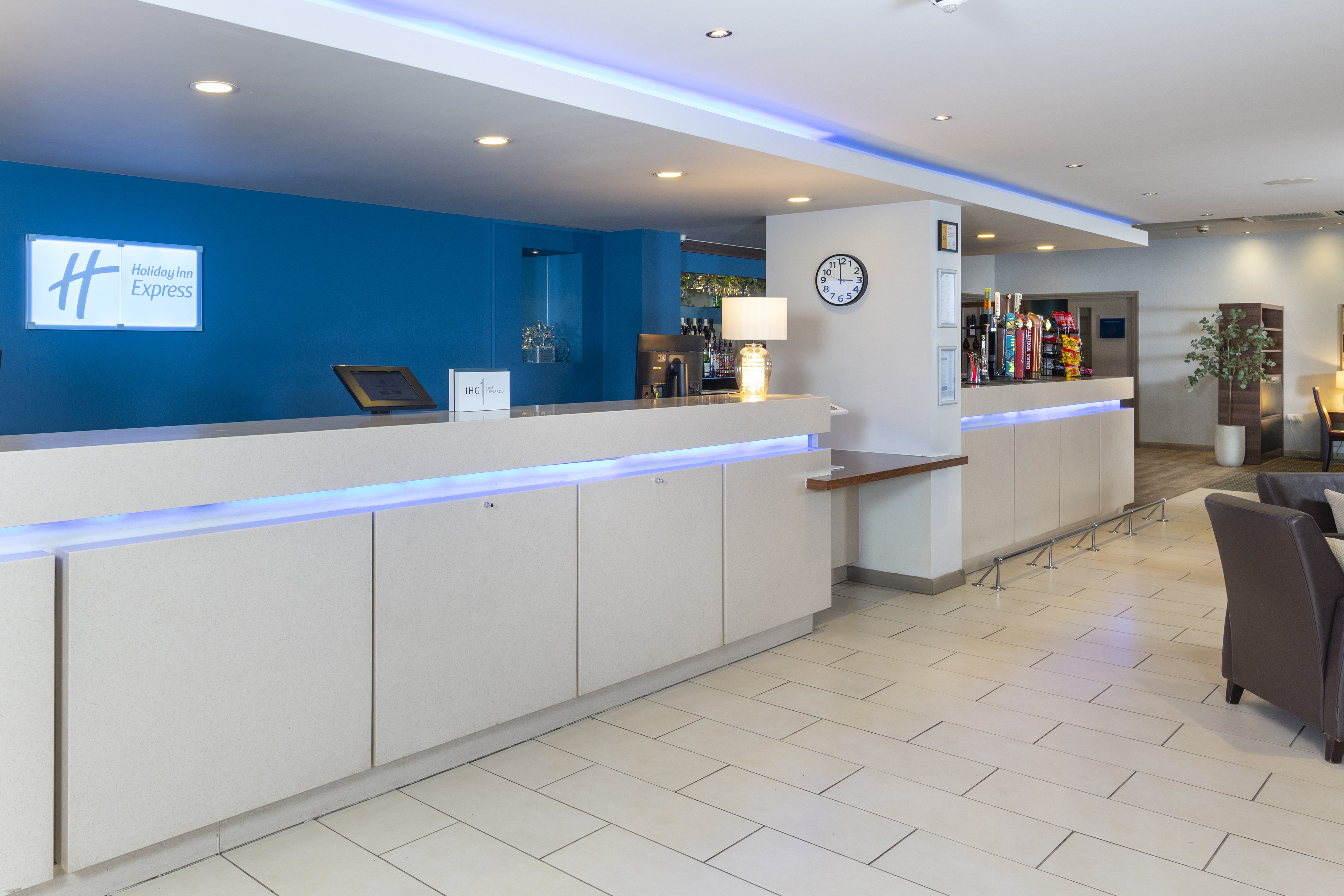 Holiday Inn Express Taunton 3/55