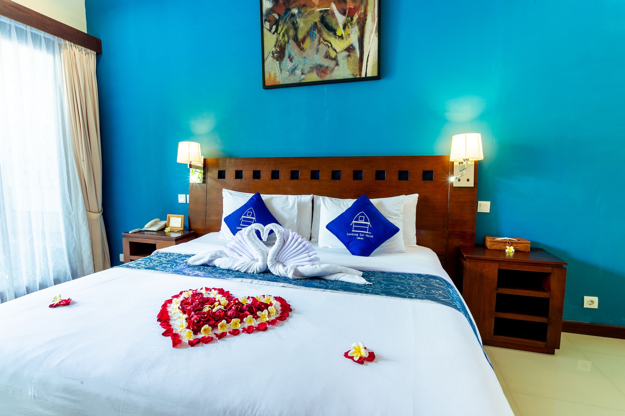 DELUXE, DOUBLE OR TWIN BED