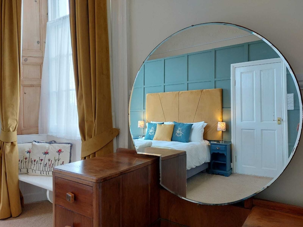 Laston House 33/50