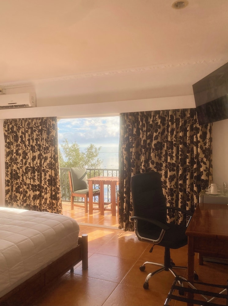 Little Italy Hotel 30/74