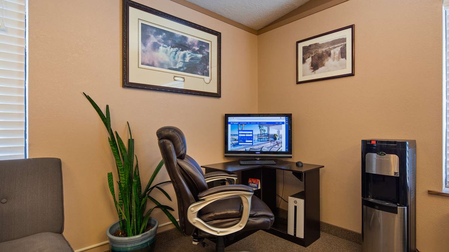 Surestay Hotel By Best Western Twin Falls 25/28