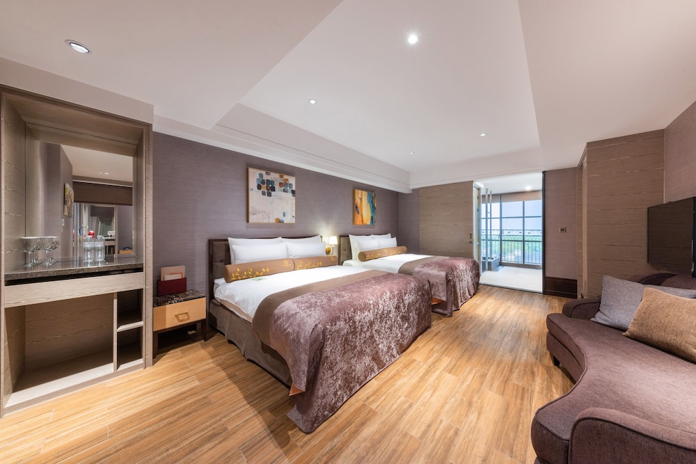 FAMILY SUITE, MANSION