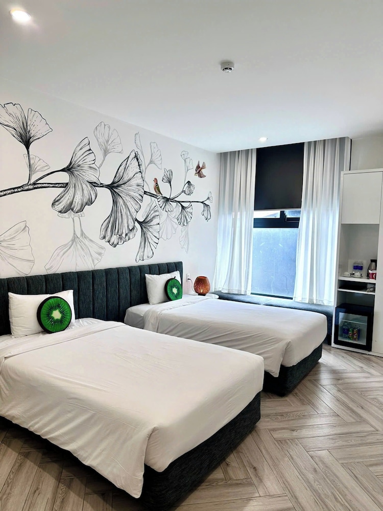 Len's Hotel 14/50