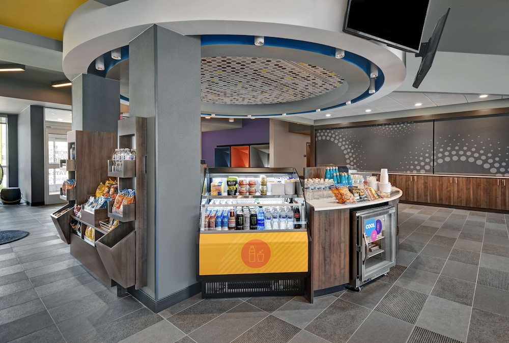 Tru By Hilton Troy Detroit 47/52