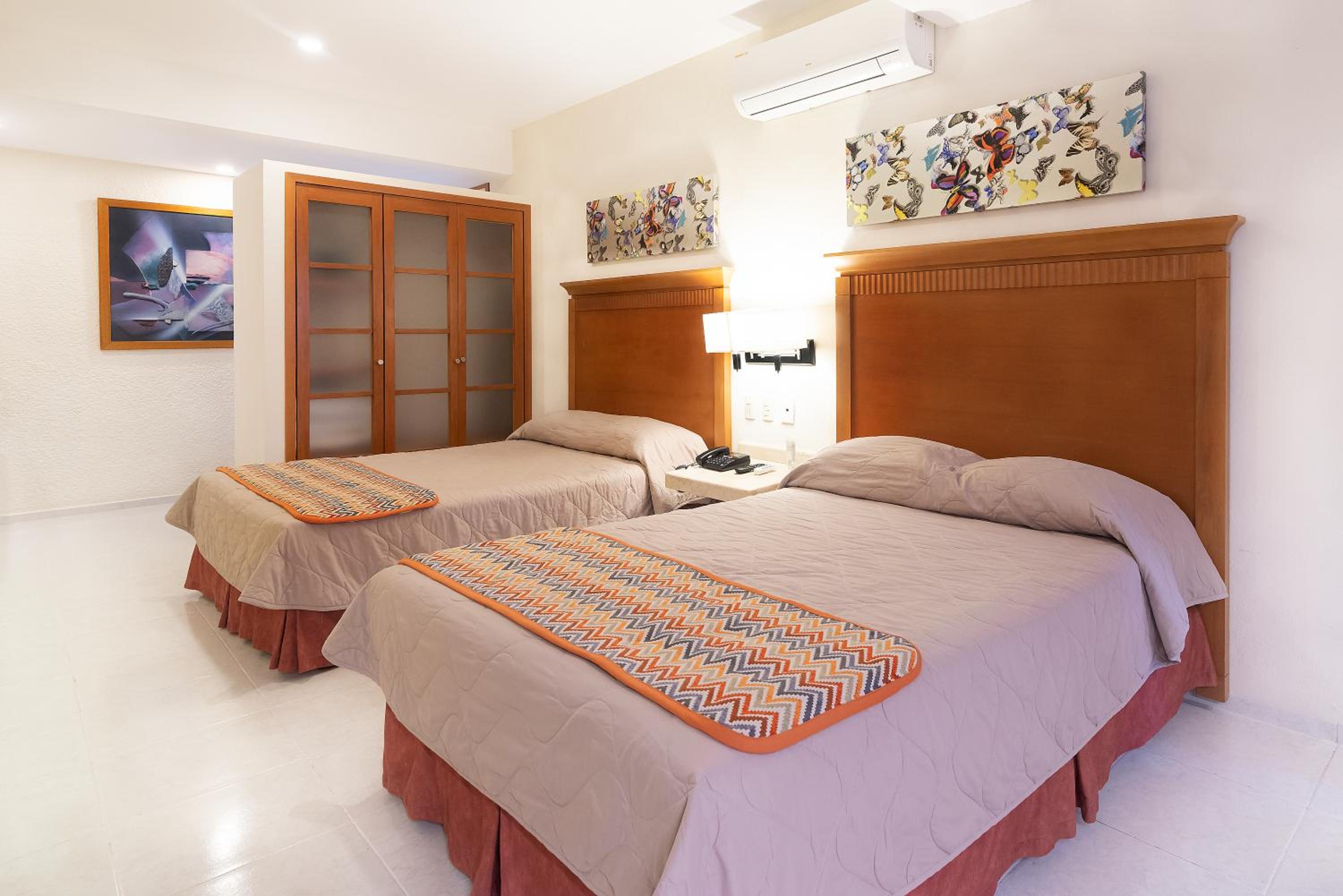 Room, Double or Twin Bed