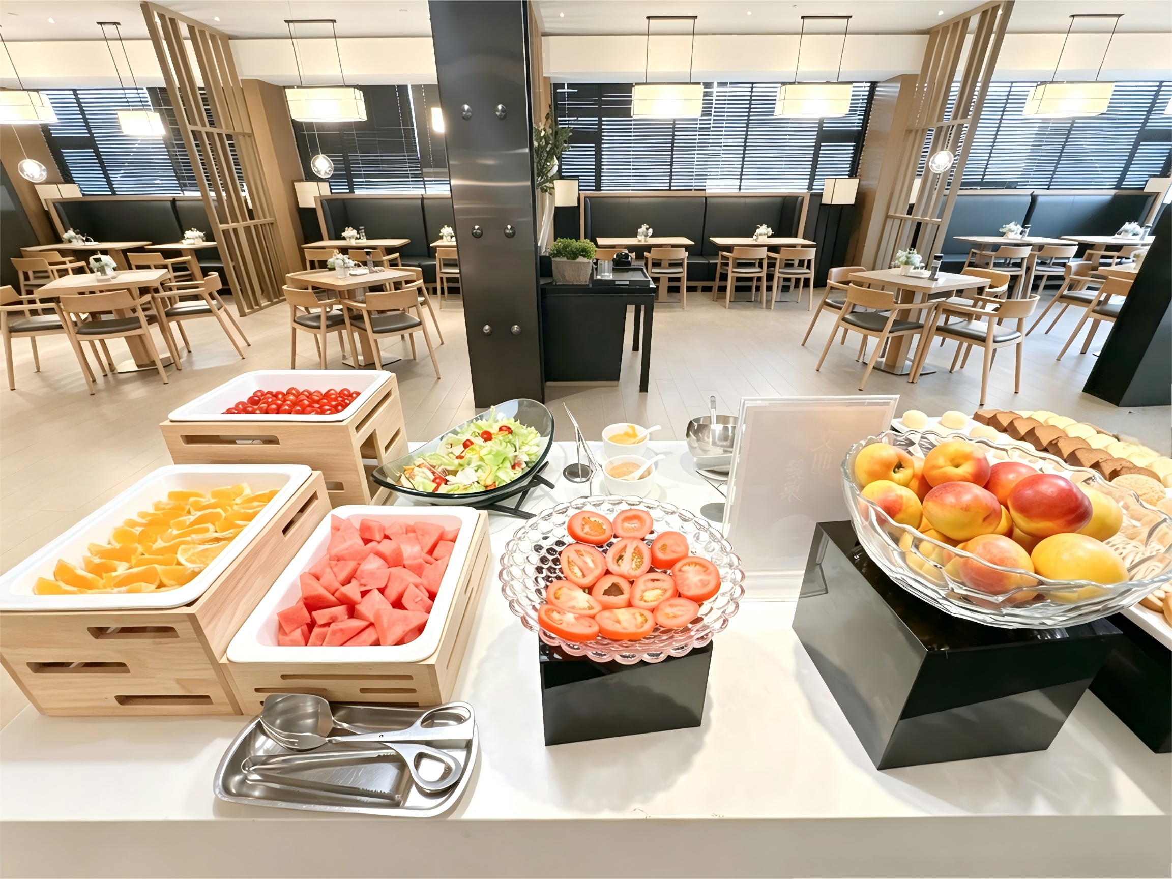 Paco Song Hotel (Guangzhou Financial City Chepo South Metro Station) 65/76