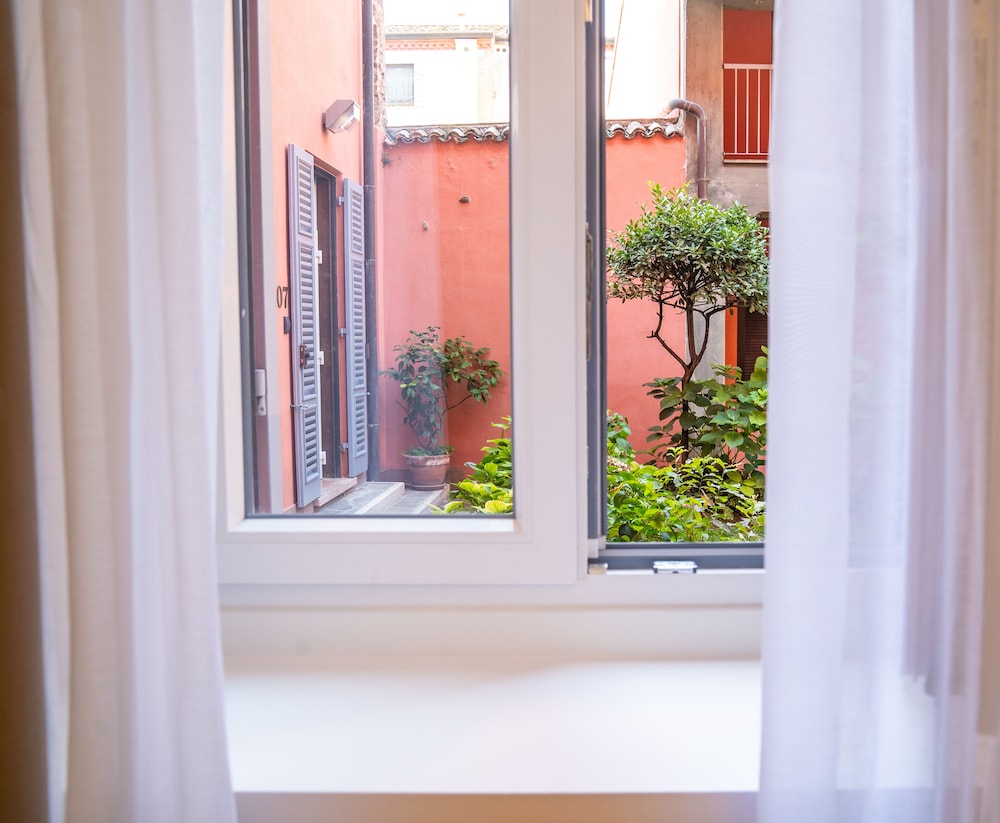 ALBERGO BIANCHI STAZIONE 2/50