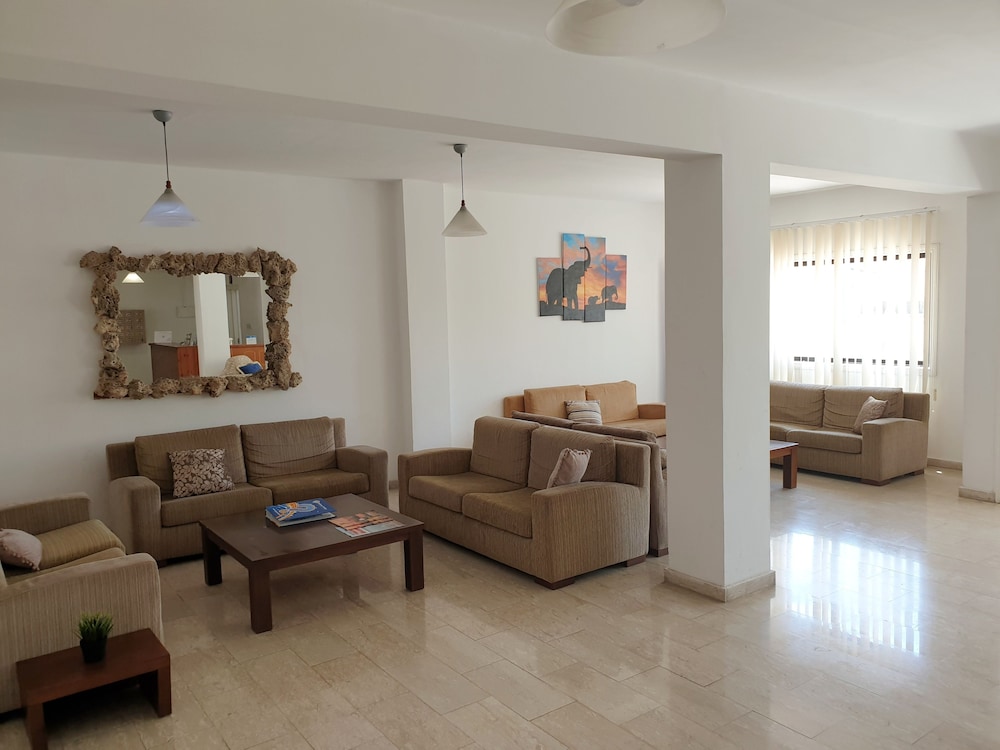 Florea Hotel Apts 27/49