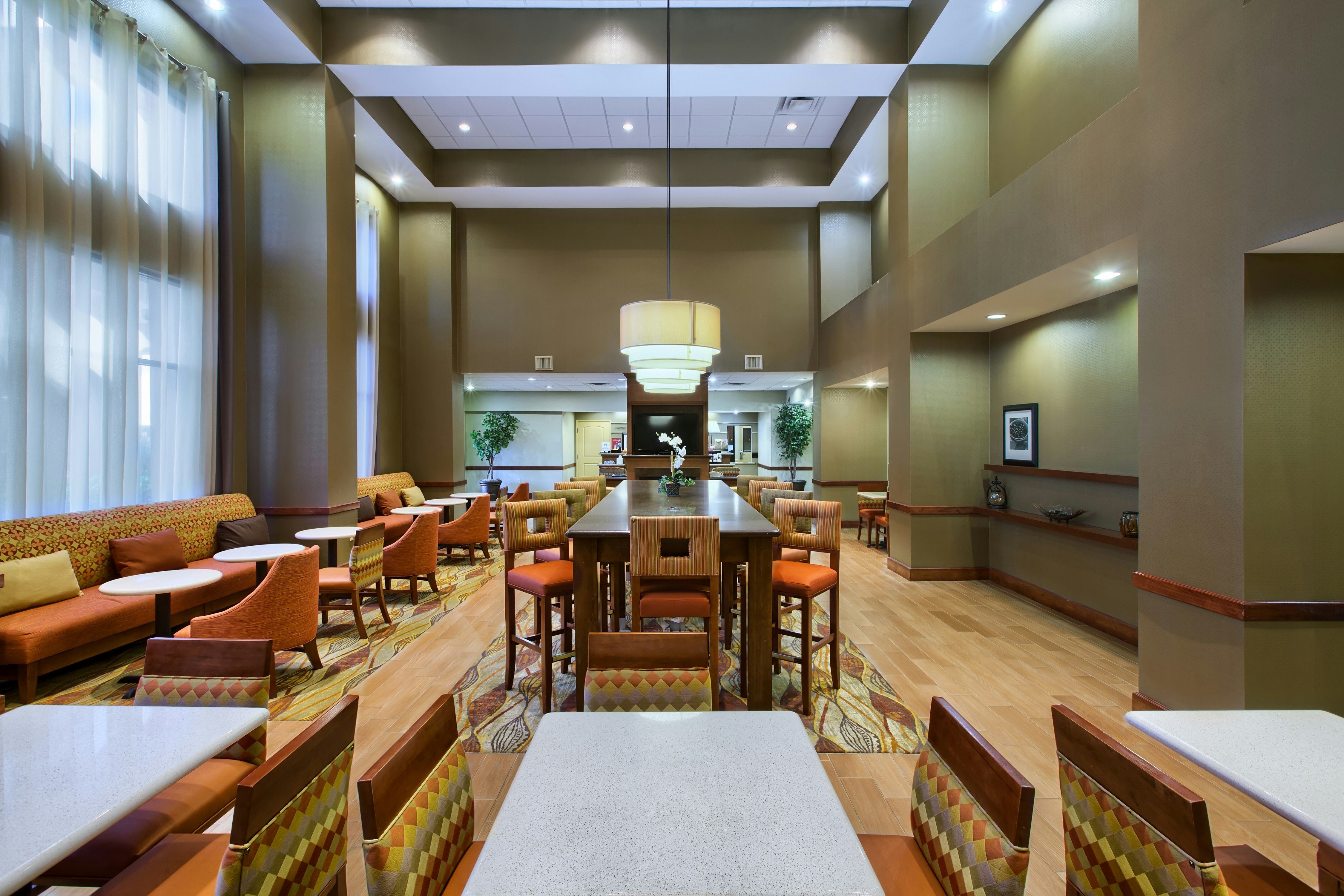 Hampton Inn and Suites Houston-Rosenberg 24/38
