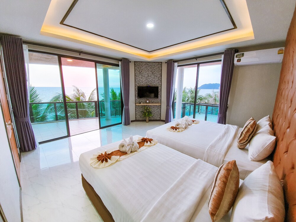 Saint Tropez Beach Resort Hotel 36/74
