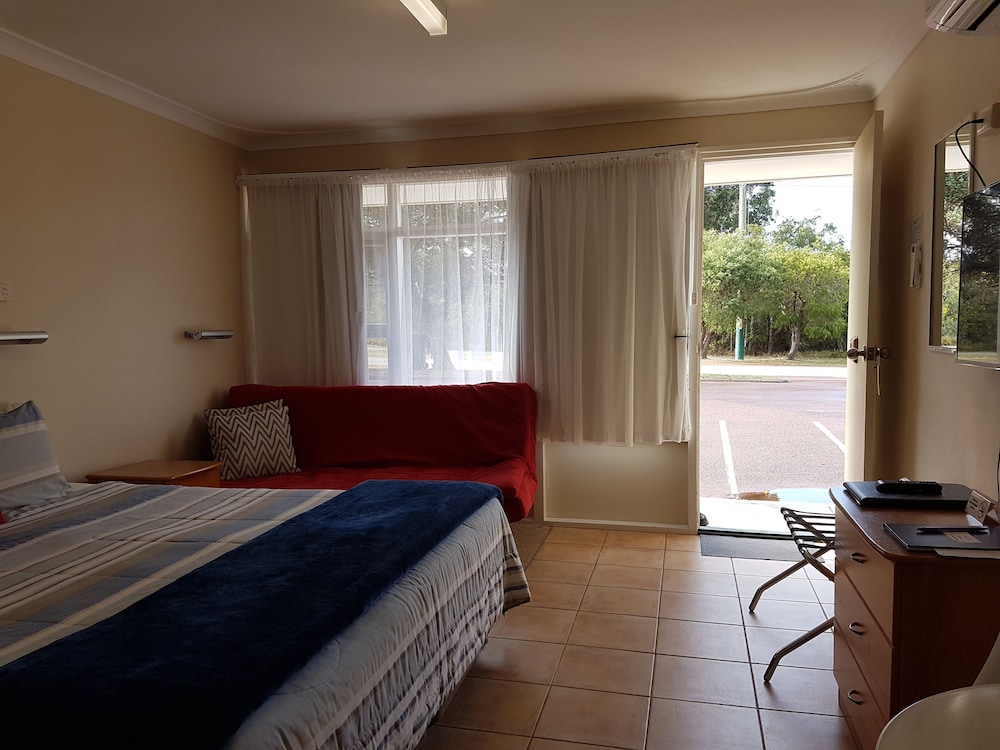 Emu Point Motel 6/70