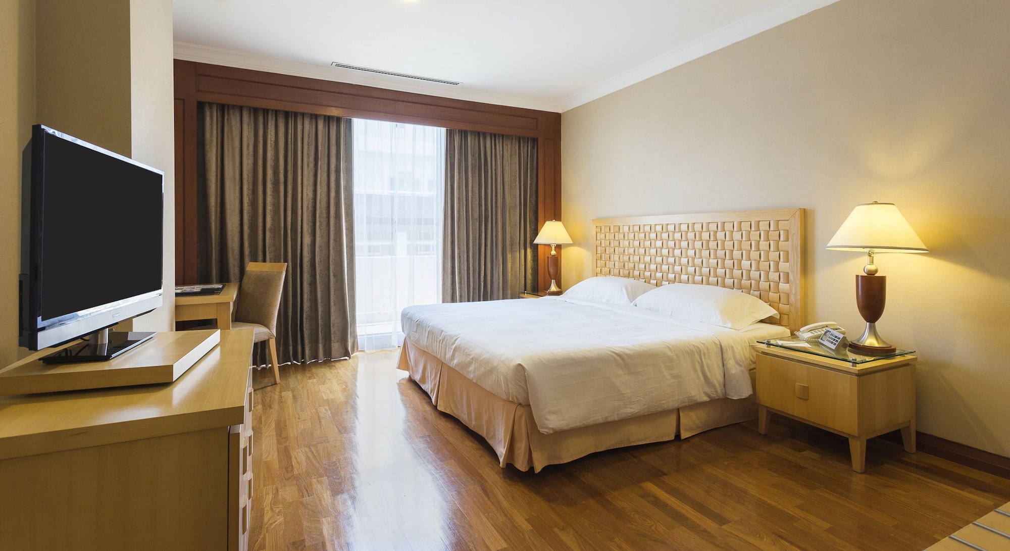 DELUXE ONE-BEDROOM SUITE