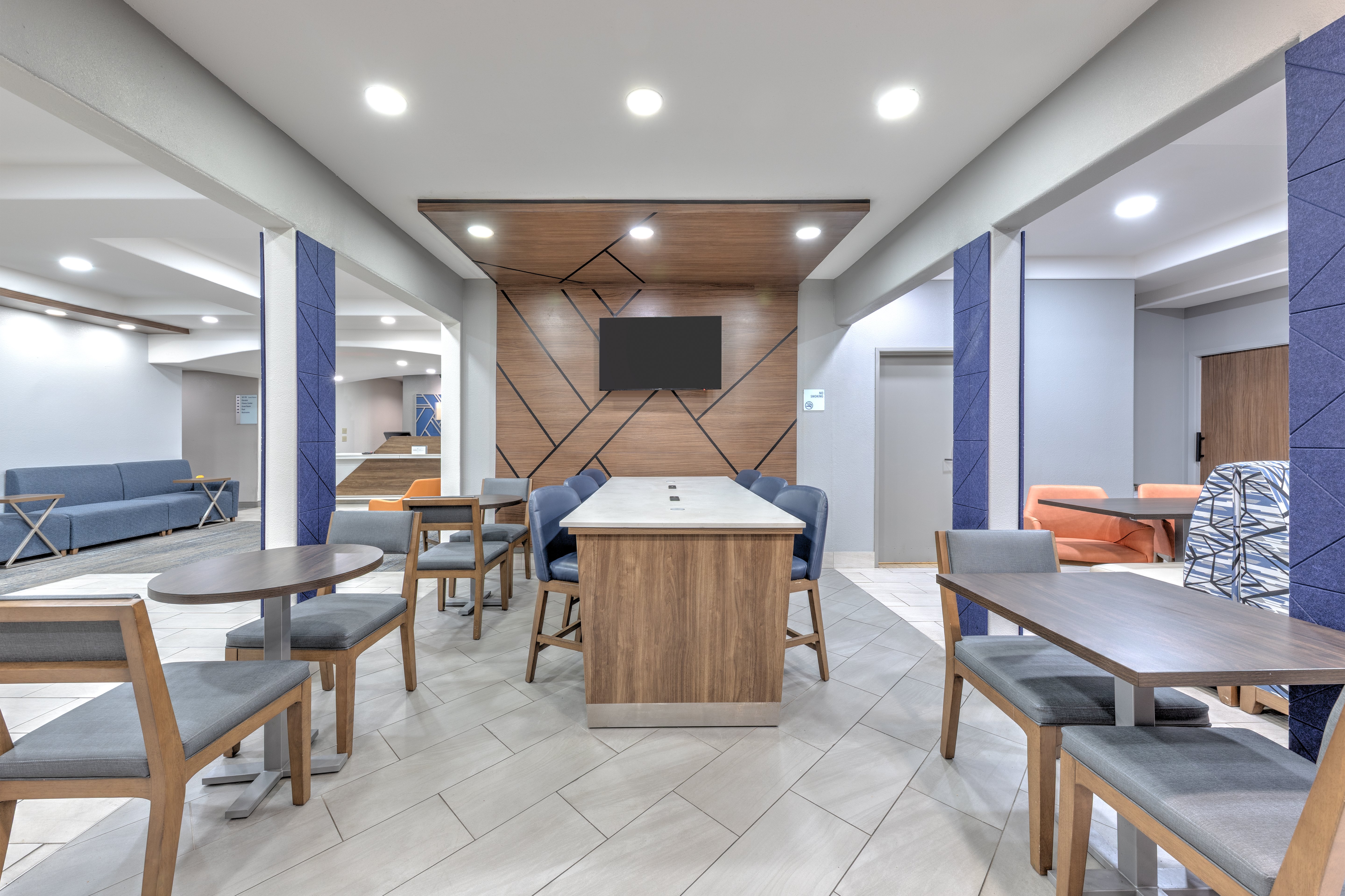 Holiday Inn Express And Suites Granbury 44/56