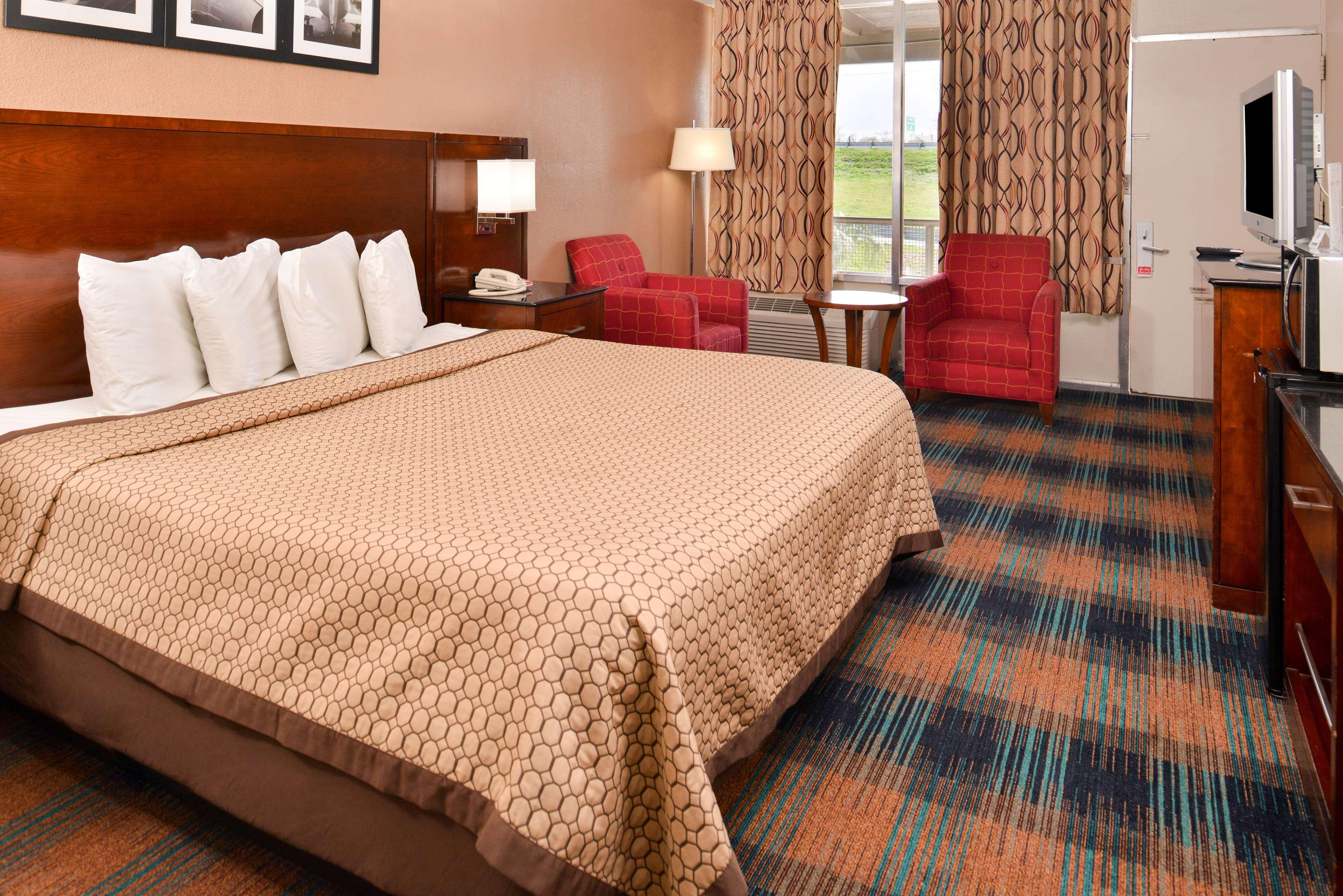 ROOM, KING BED, ACCESSIBLE