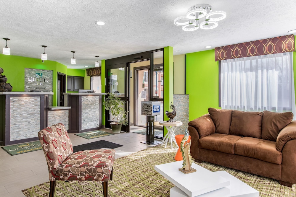 Quality Inn Grand Rapids Near Downtown 24/27