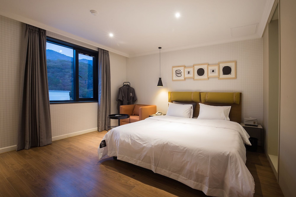 Room at Brown-Dot Choup, BUSAN