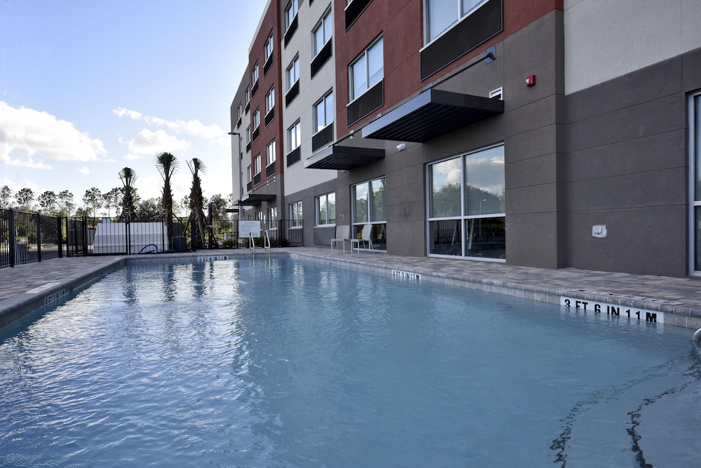 Holiday Inn Express & Suites Orlando - Lake Nona Area 5/47