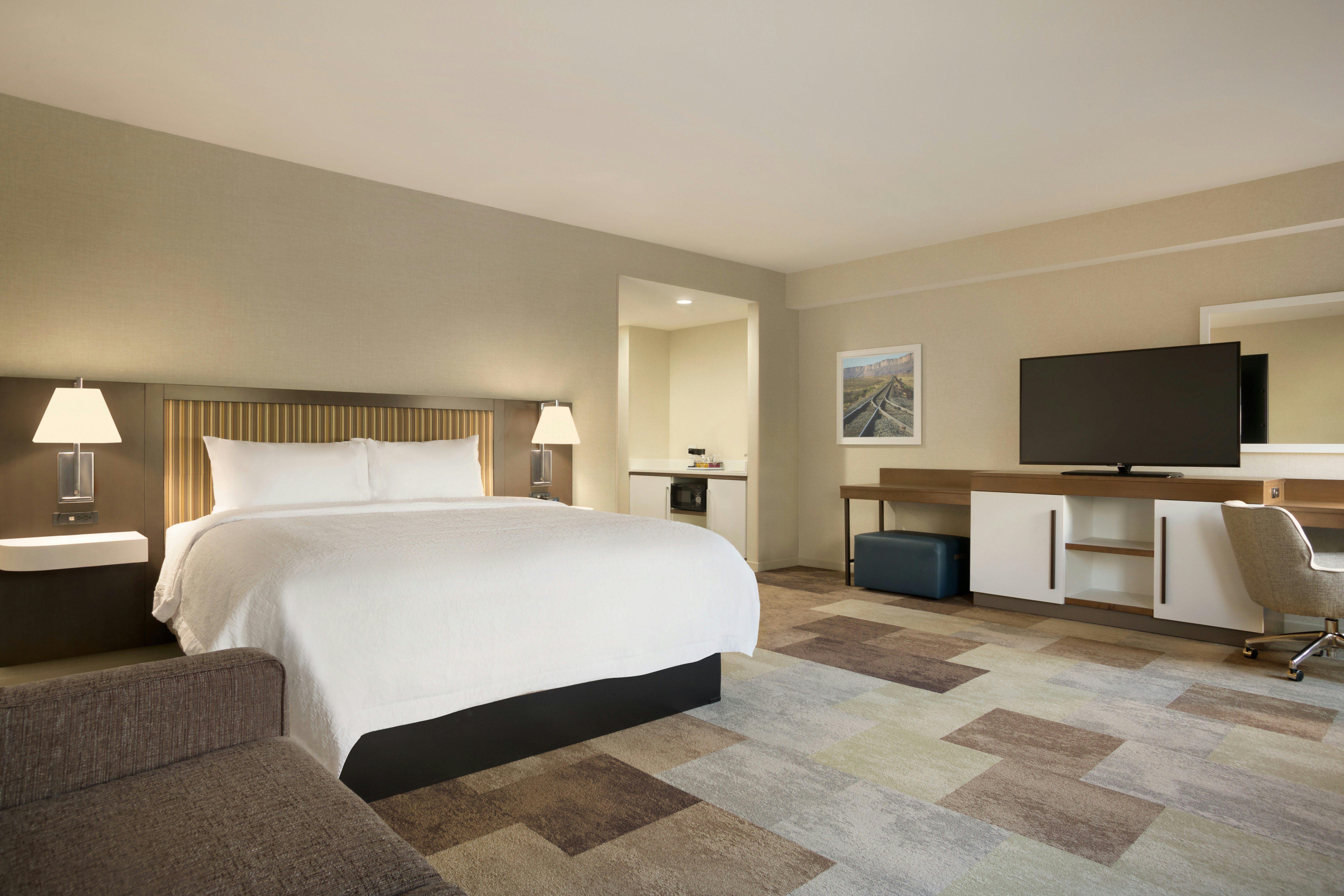 STUDIO, KING BED, ACCESSIBLE
