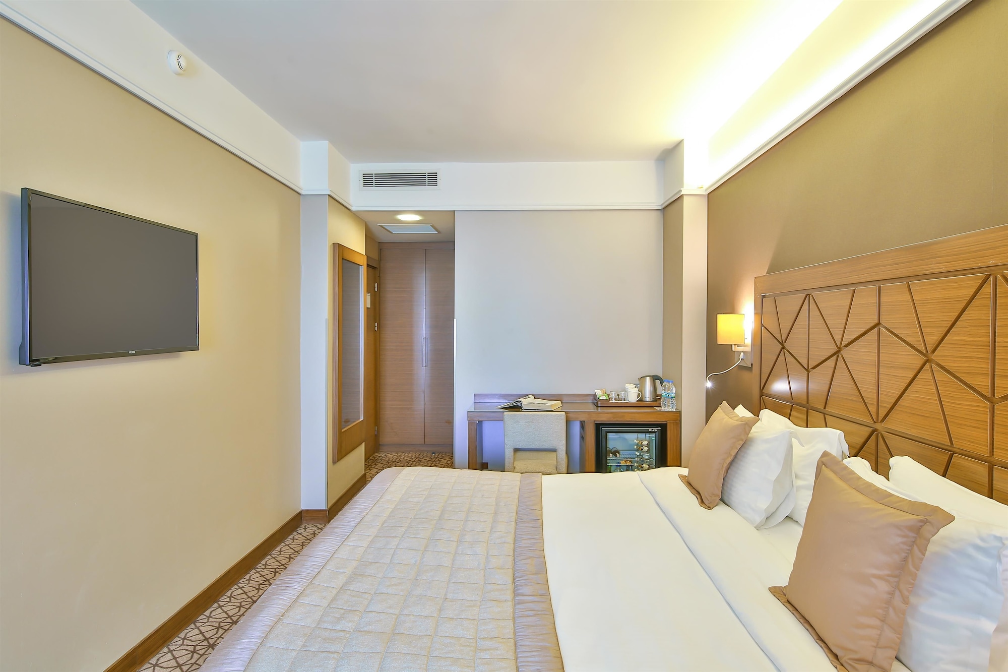 غرفة سوبيريور بسرير كينج، Ramada By Wyndham Istanbul Taksim 2/10